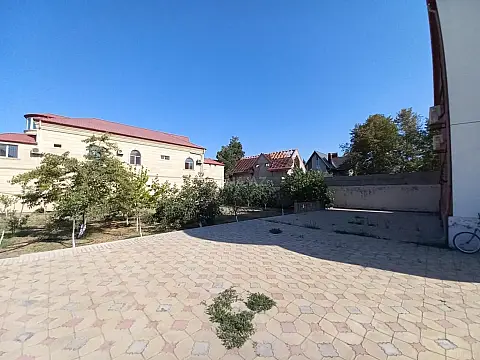 Satılır 4 otaqlı həyət evi 210 m²