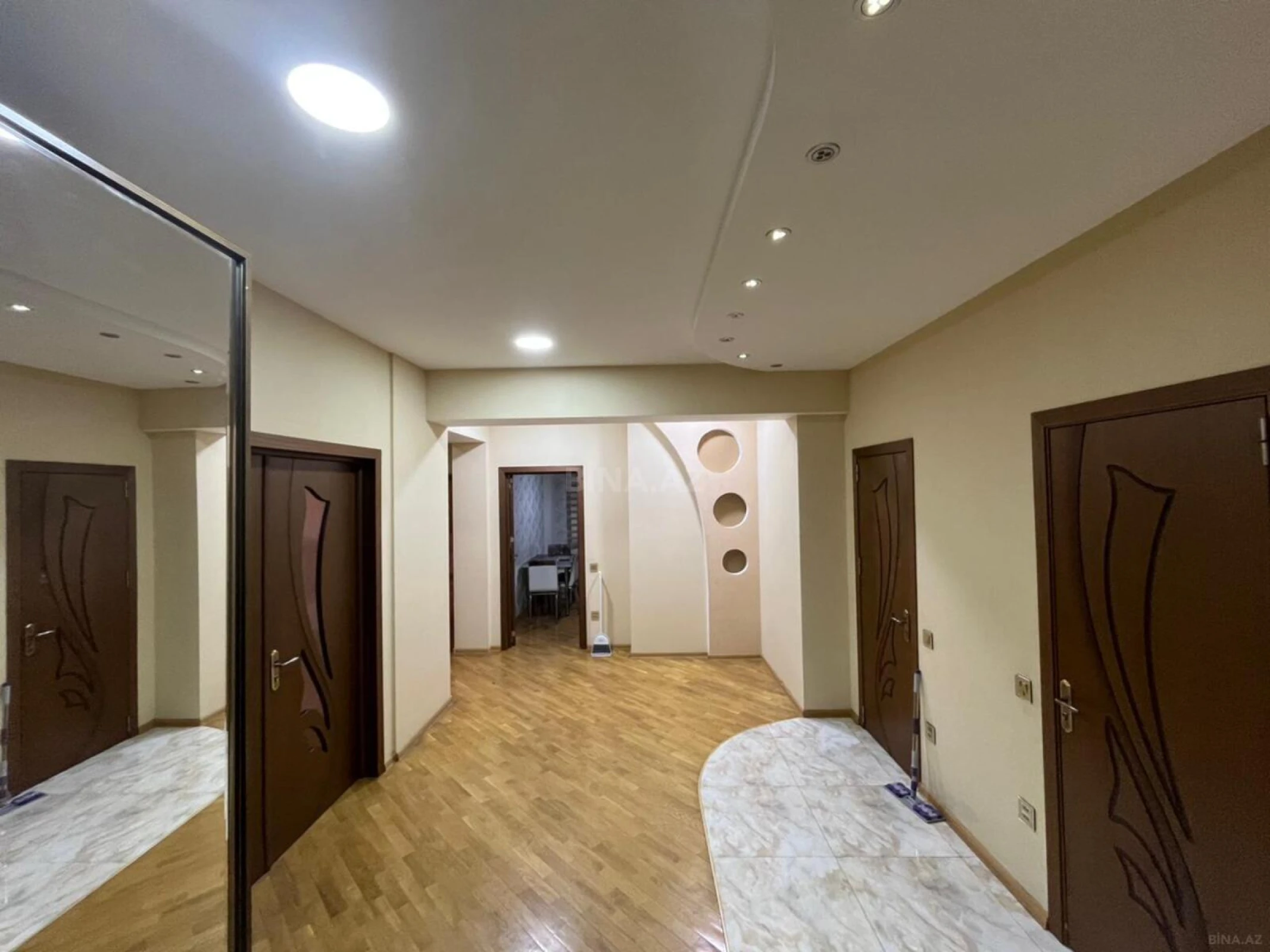 Kirayə verilir 3 otaqlı mənzil 135 m²