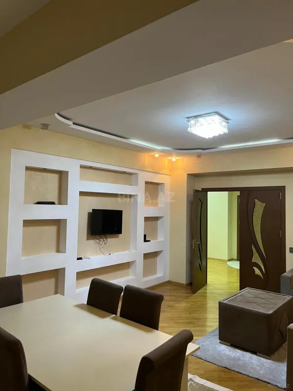 Kirayə verilir 3 otaqlı mənzil 135 m²