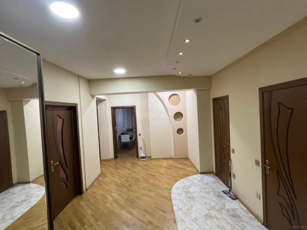 Kirayə verilir 3 otaqlı mənzil 135 m²