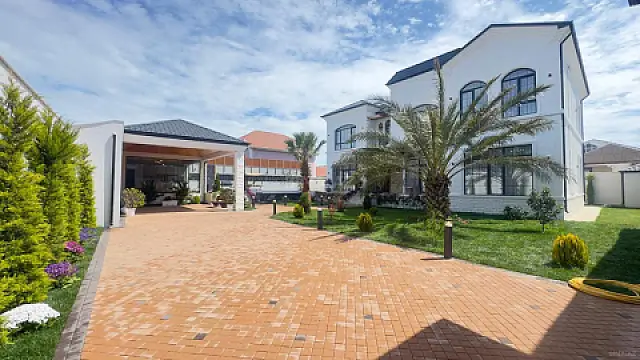 Satılır 6 otaqlı həyət evi 500 m²