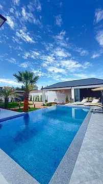 Satılır 6 otaqlı həyət evi 500 m²