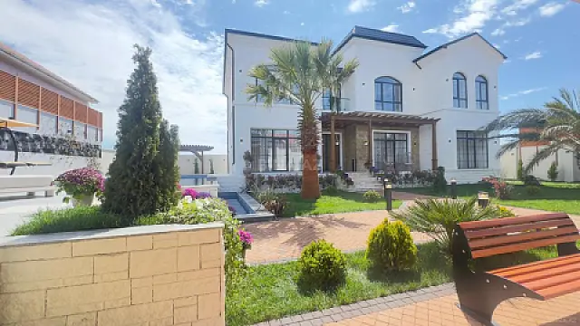 Satılır 6 otaqlı həyət evi 500 m²