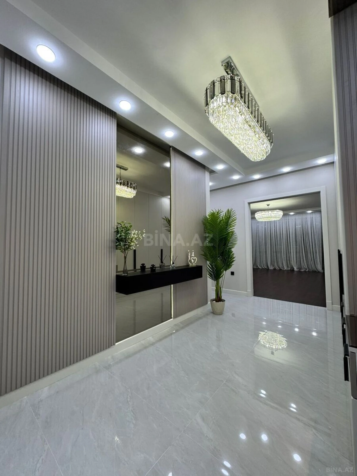 Satılır 4 otaqlı mənzil 165 m²
