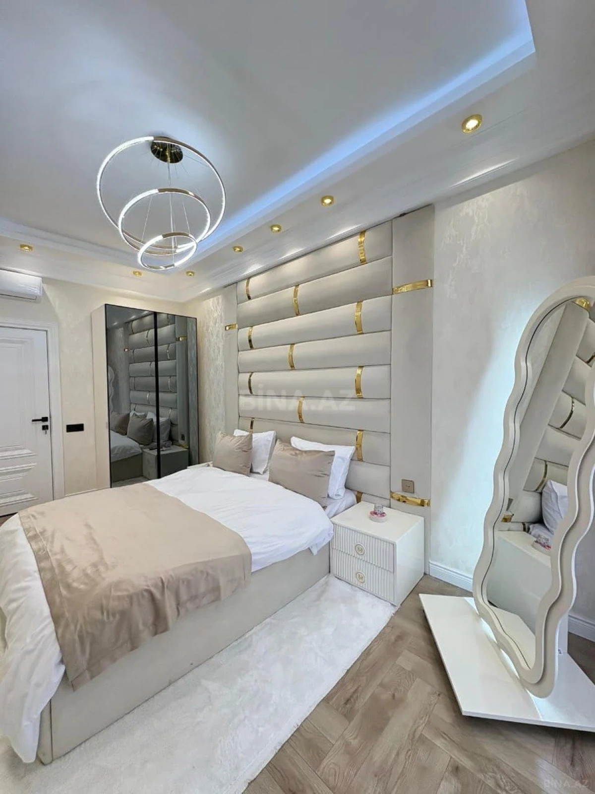 Satılır 4 otaqlı mənzil 165 m²