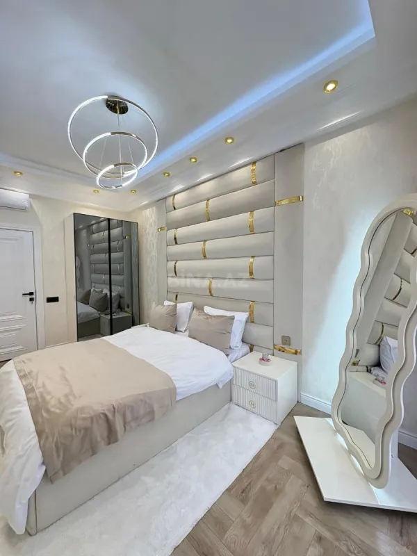 Satılır 4 otaqlı mənzil 165 m²