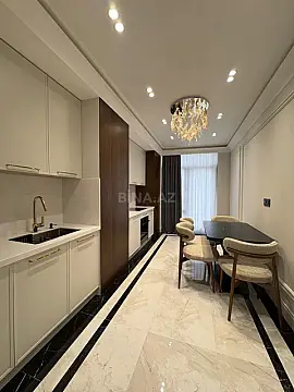 Satılır 4 otaqlı mənzil 165 m²
