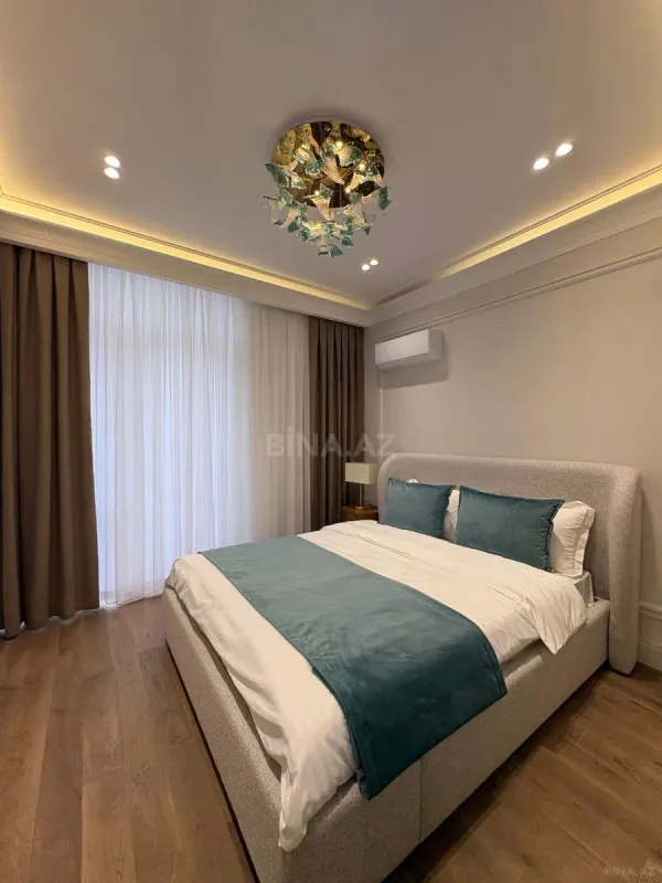 Satılır 4 otaqlı mənzil 165 m²