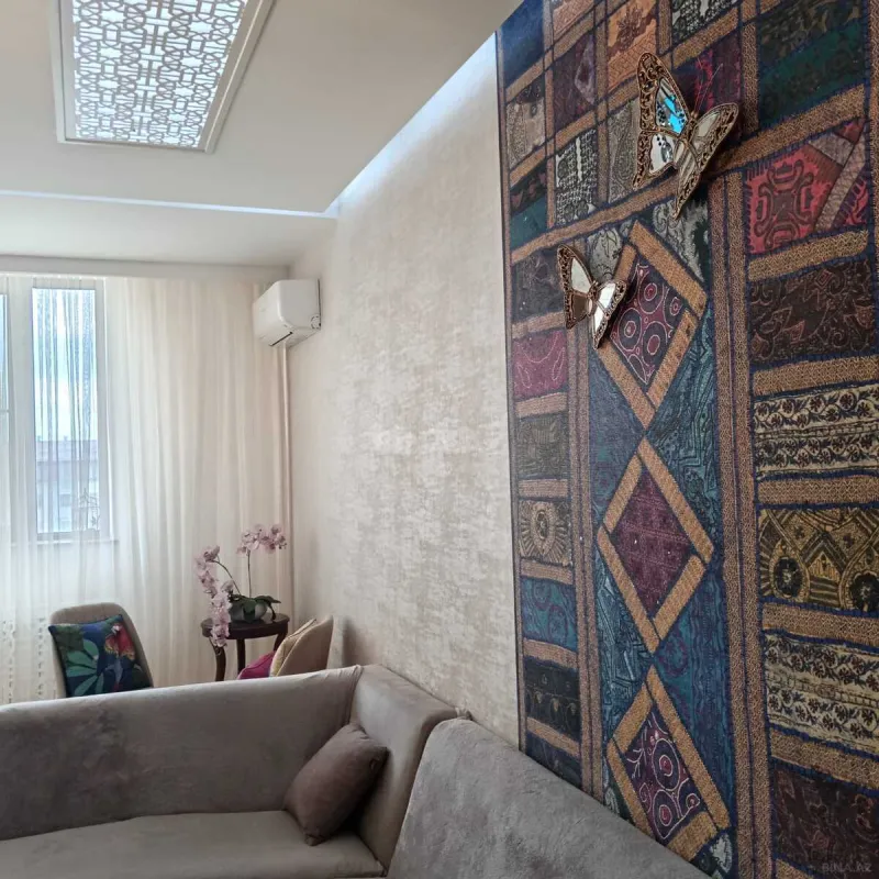 Satılır 3 otaqlı mənzil 130 m²
