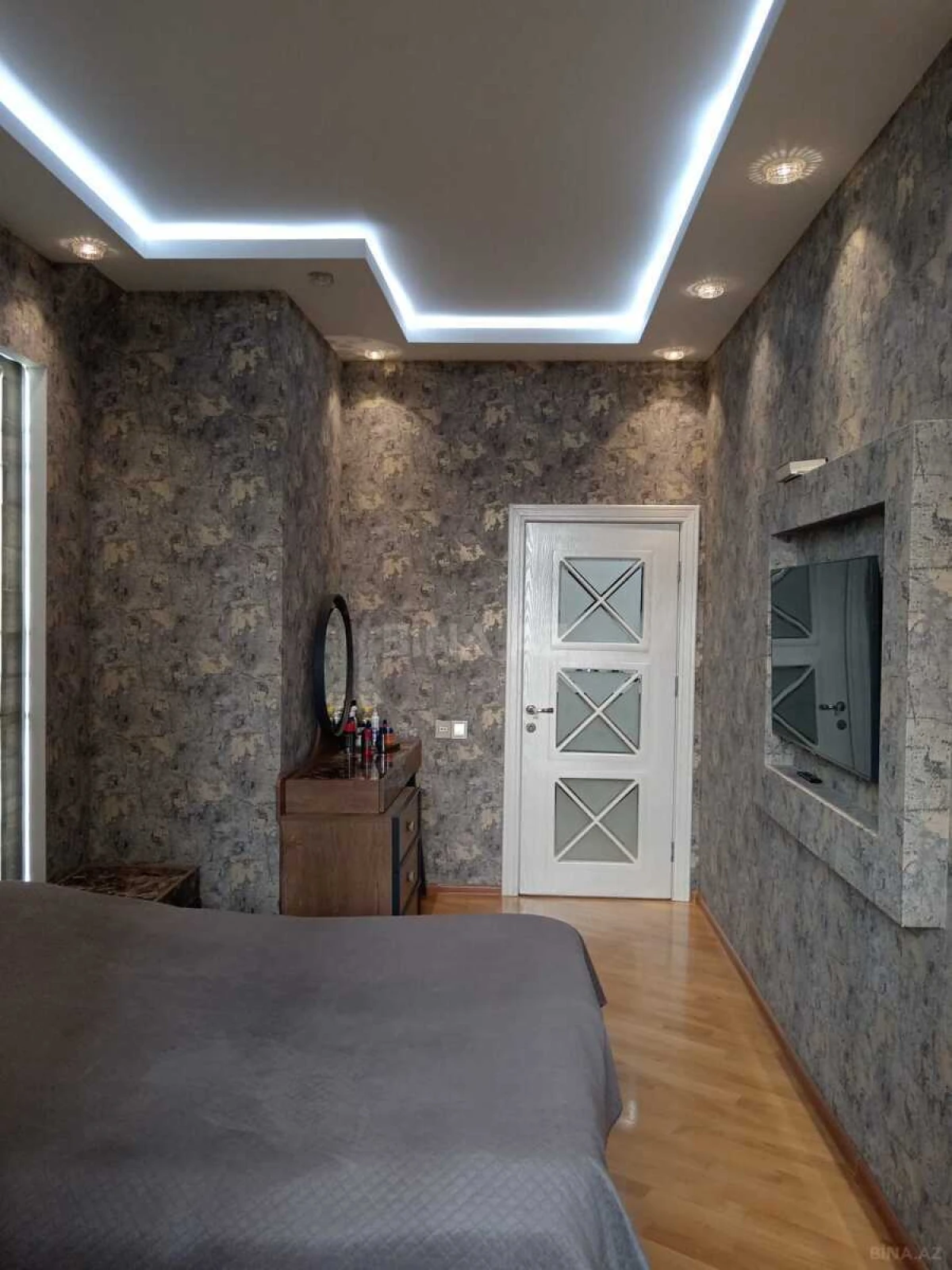 Satılır 3 otaqlı mənzil 130 m²