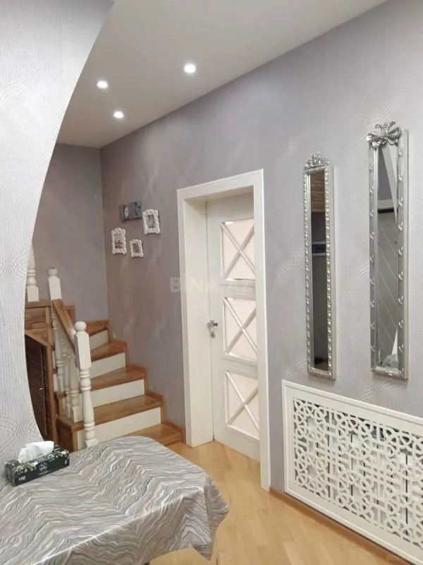 Satılır 3 otaqlı mənzil 130 m²