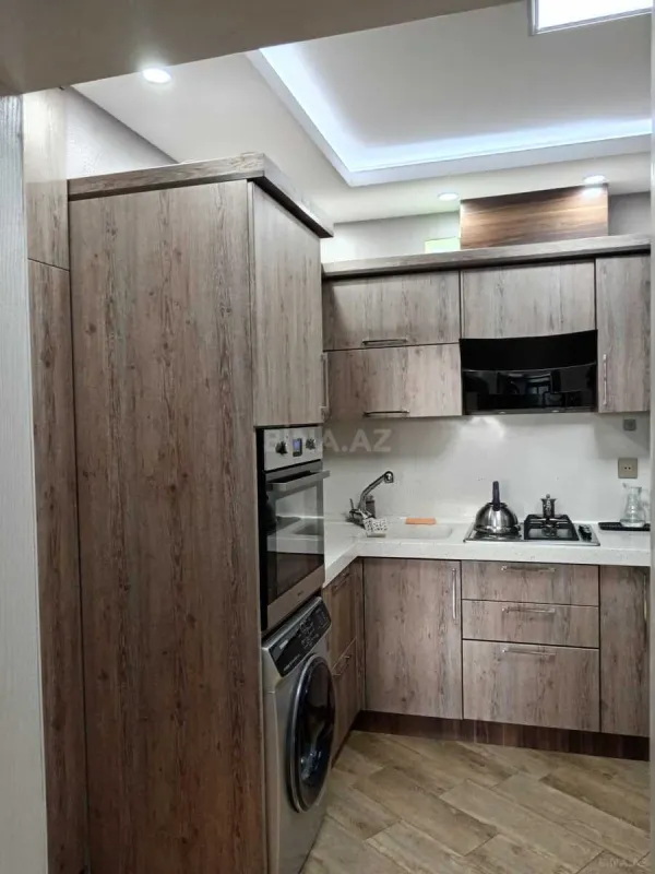 Satılır 3 otaqlı mənzil 130 m²