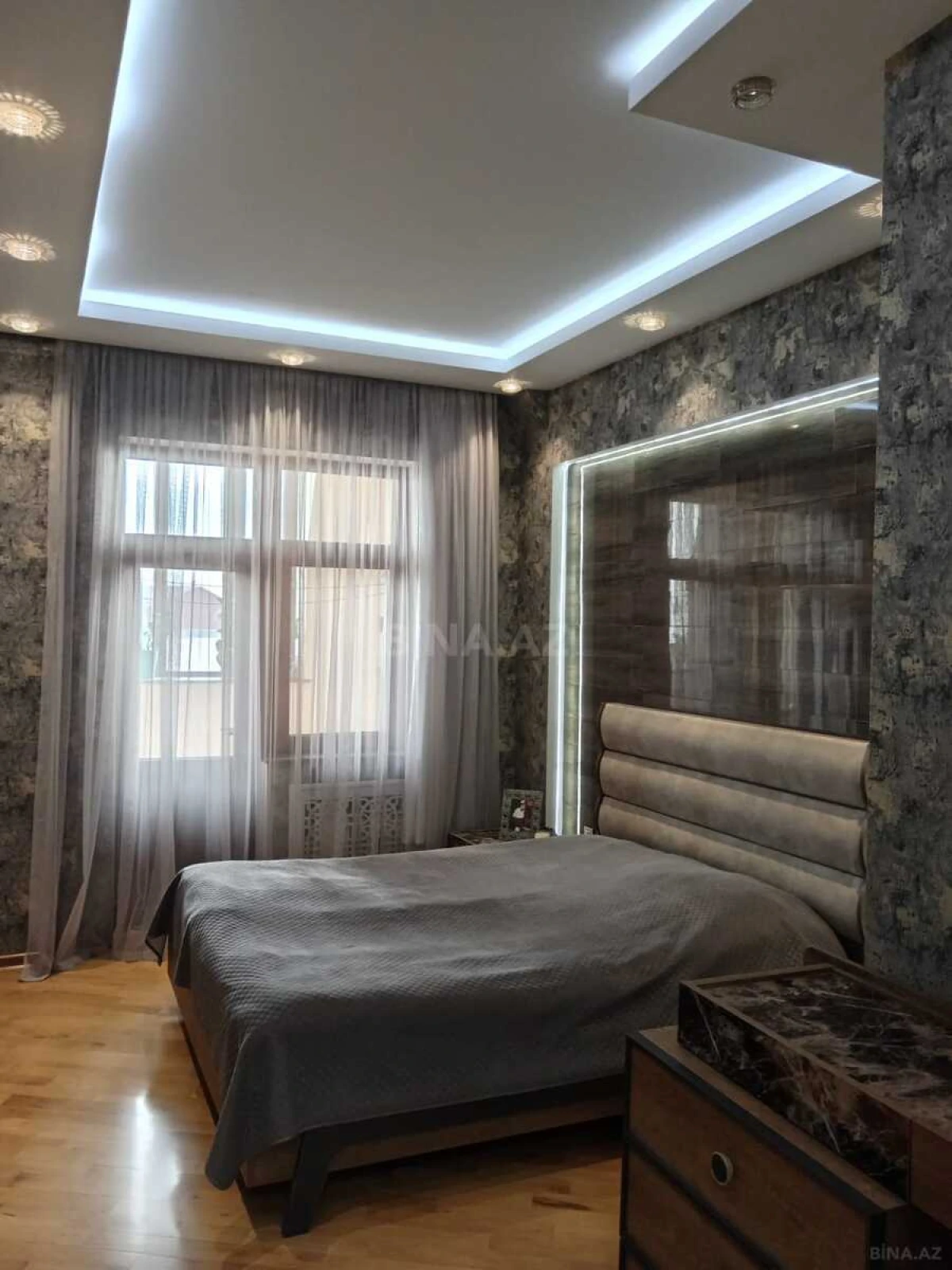 Satılır 3 otaqlı mənzil 130 m²