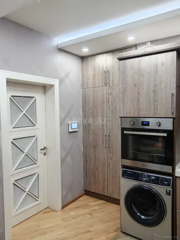 Satılır 3 otaqlı mənzil 130 m²