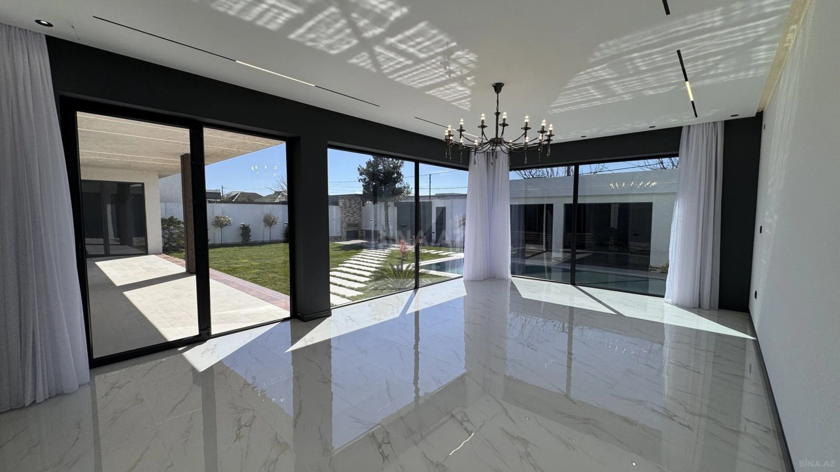 Satılır 5 otaqlı həyət evi 250 m²