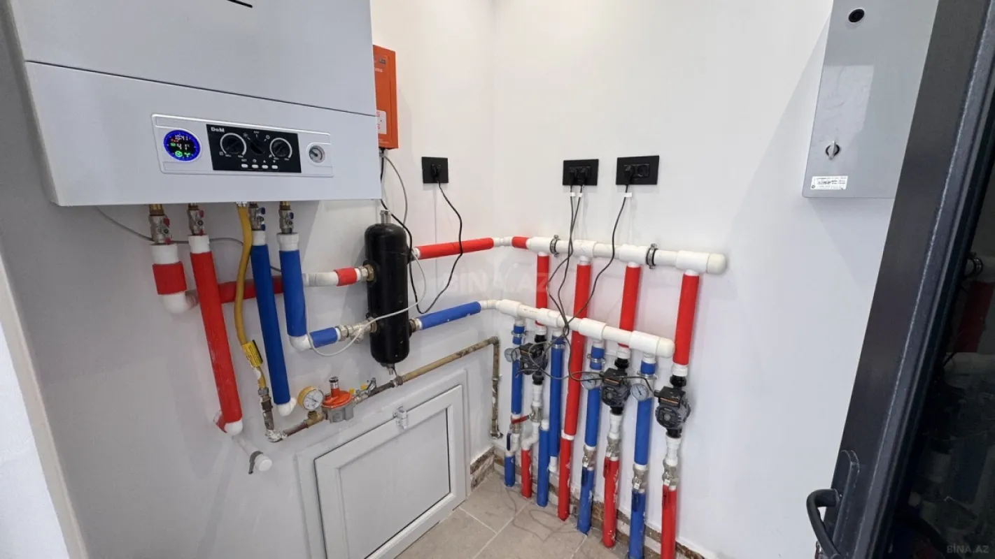 Satılır 5 otaqlı həyət evi 250 m²