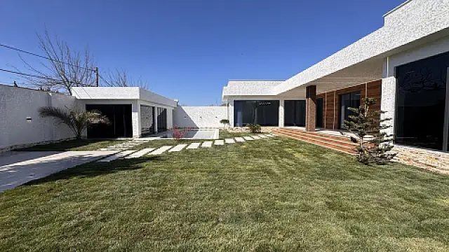 Satılır 5 otaqlı həyət evi 250 m²