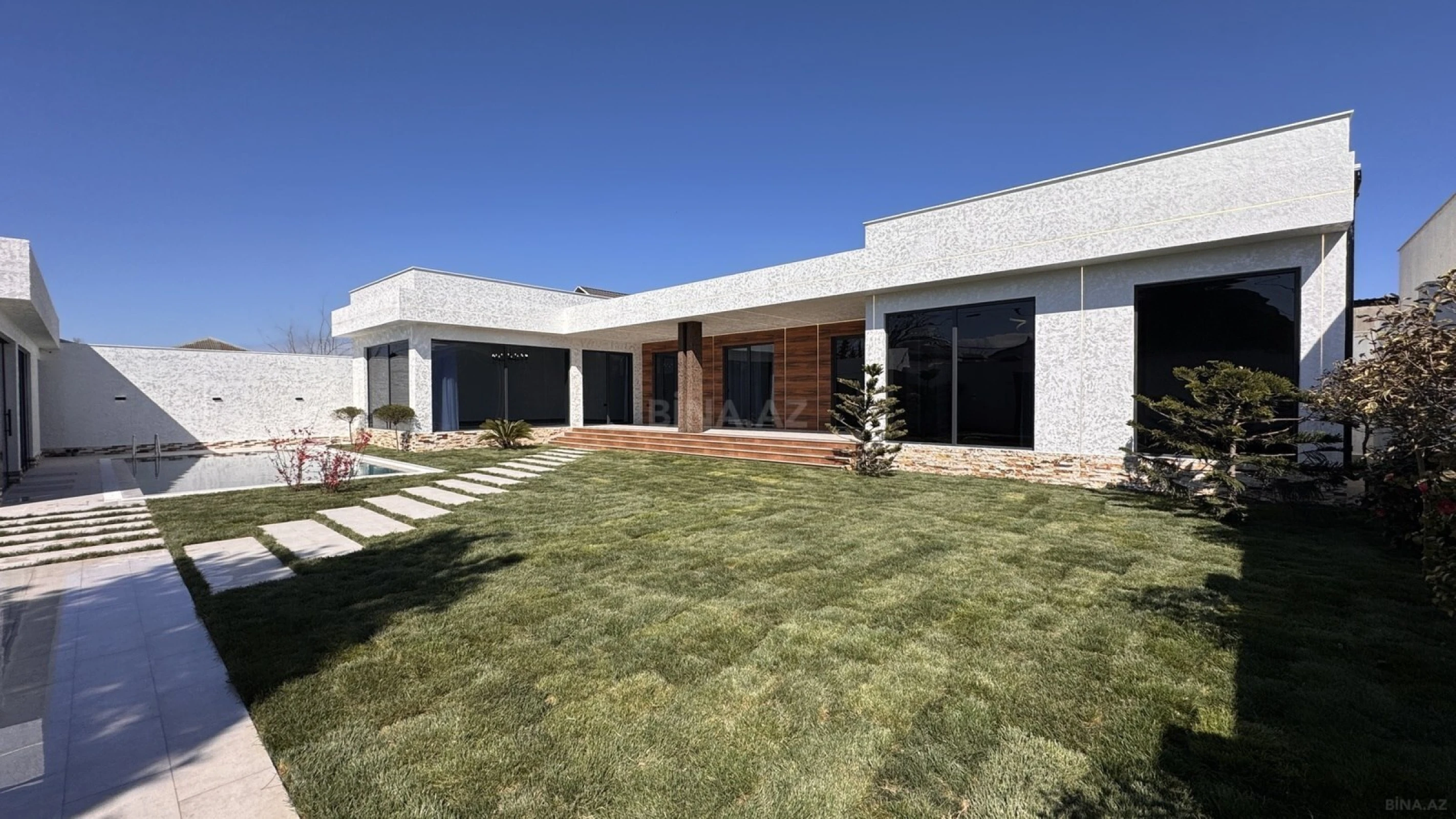 Satılır 5 otaqlı həyət evi 250 m²