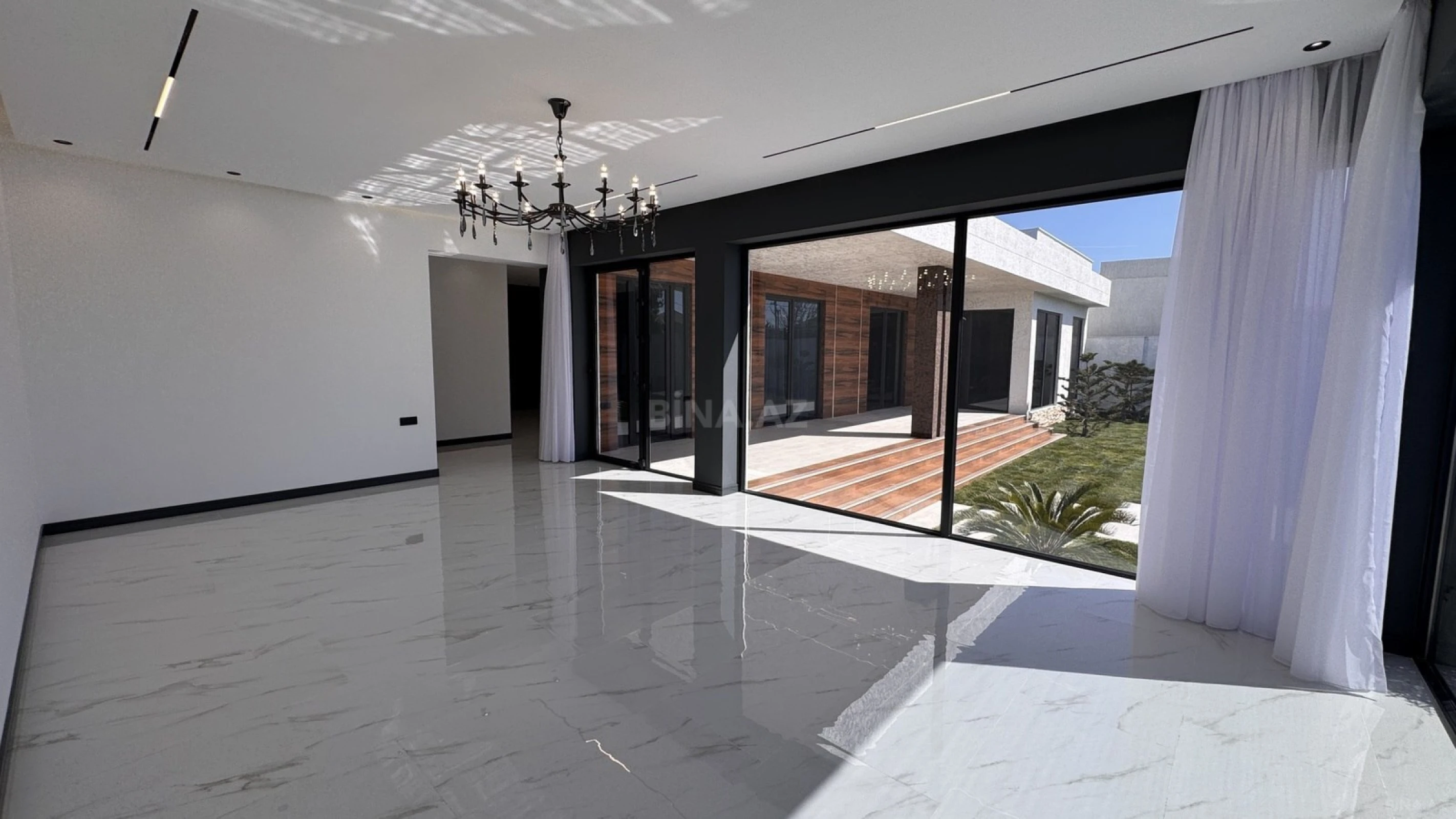 Satılır 5 otaqlı həyət evi 250 m²