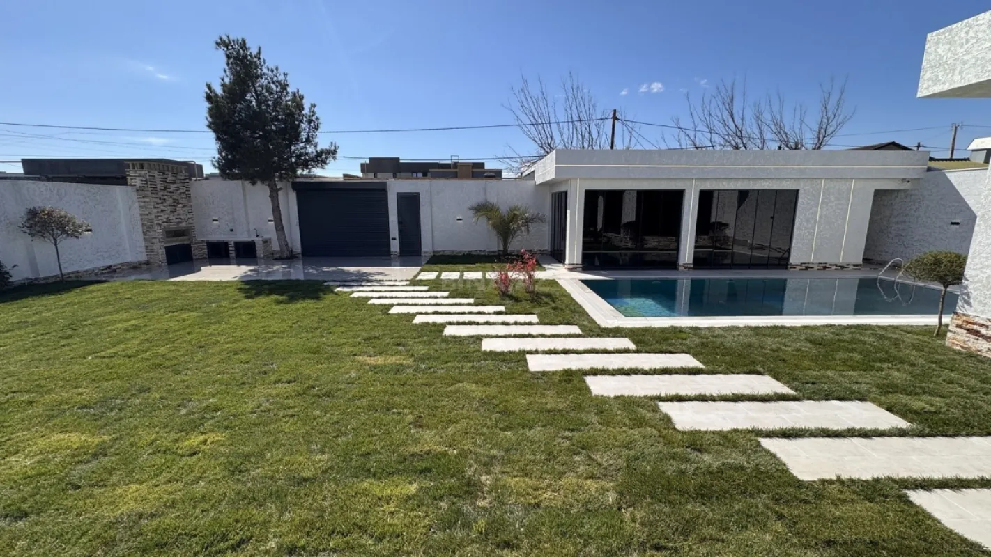 Satılır 5 otaqlı həyət evi 250 m²