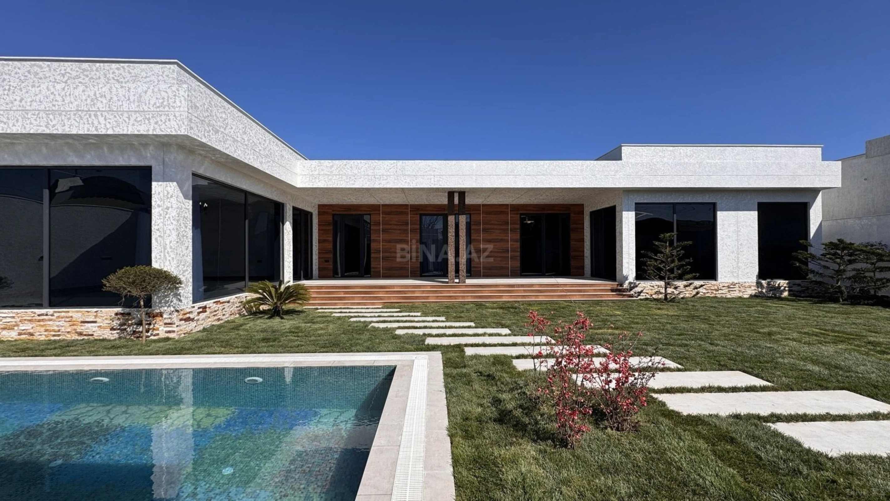 Satılır 5 otaqlı həyət evi 250 m²