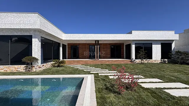 Satılır 5 otaqlı həyət evi 250 m²