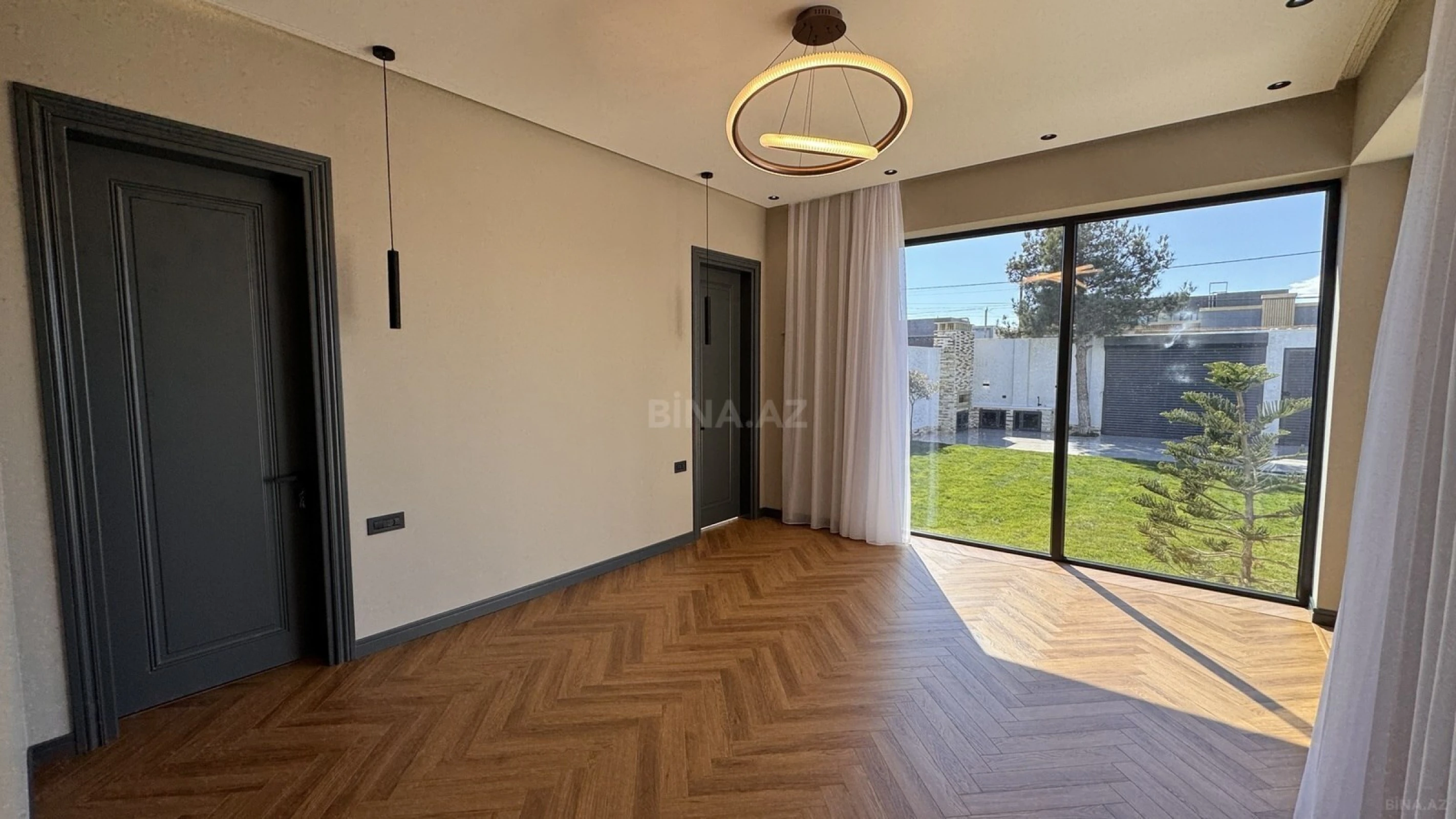 Satılır 5 otaqlı həyət evi 250 m²