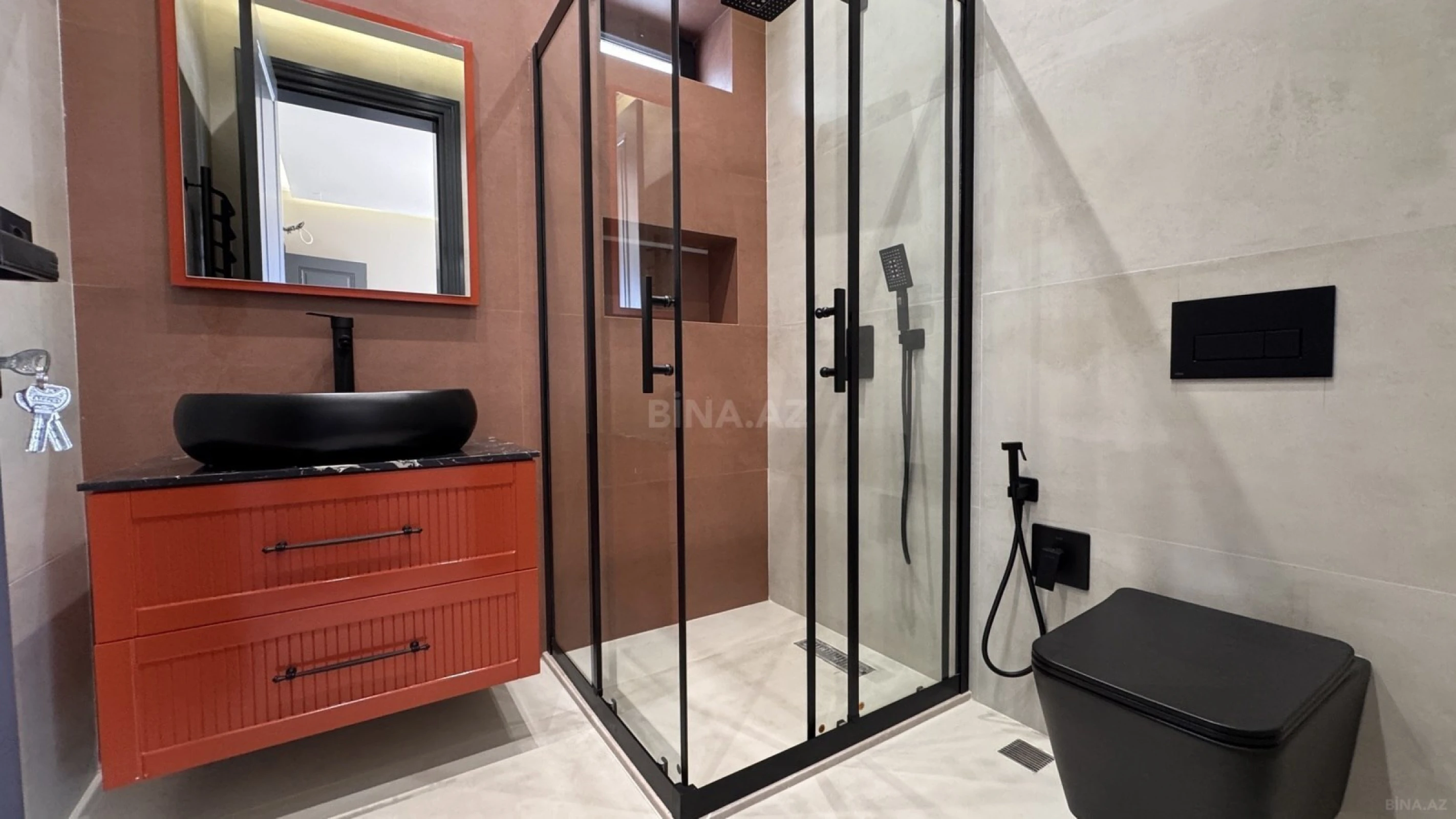 Satılır 5 otaqlı həyət evi 250 m²