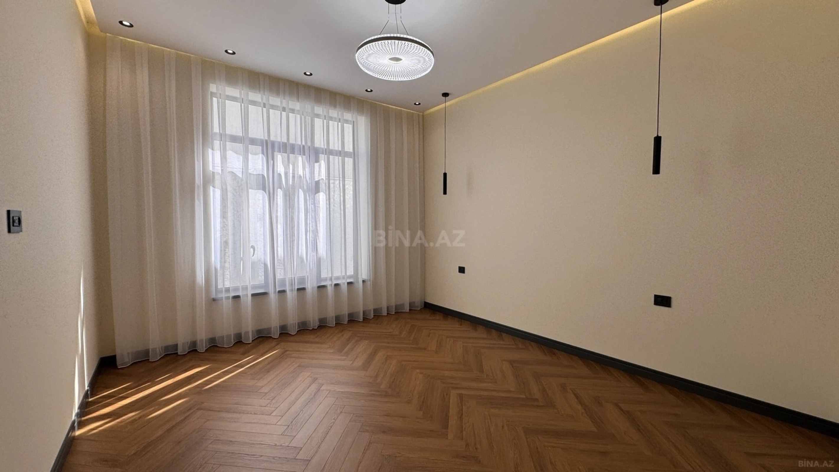Satılır 5 otaqlı həyət evi 250 m²