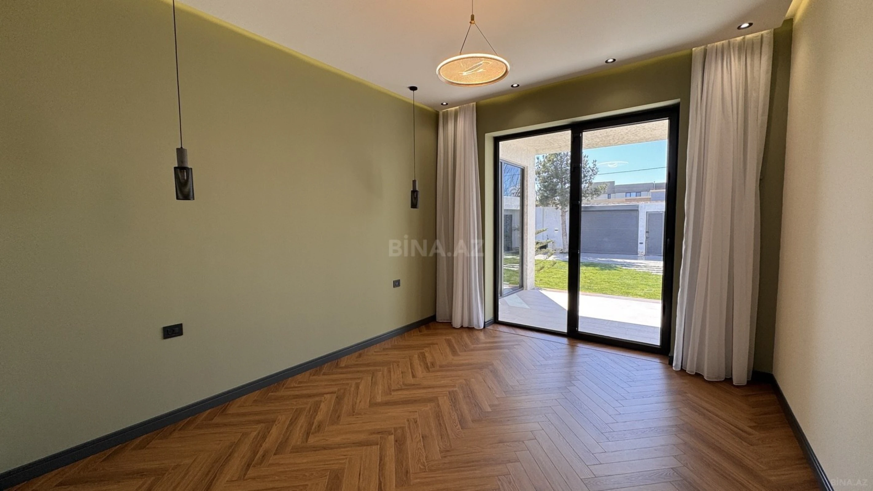 Satılır 5 otaqlı həyət evi 250 m²