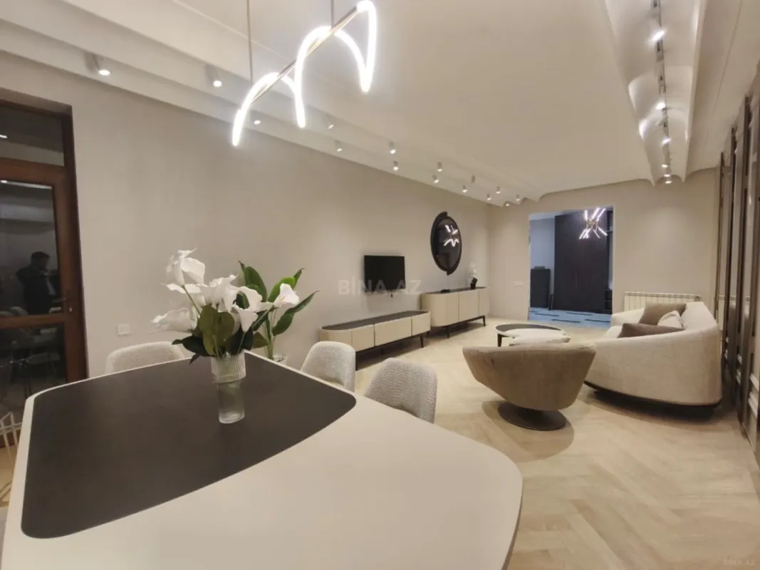 Kirayə verilir 3 otaqlı mənzil 120 m²