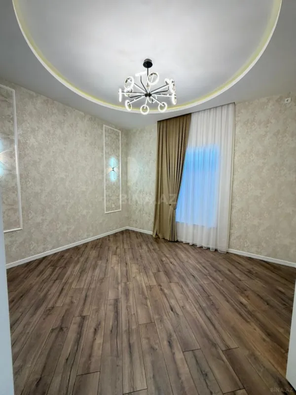 Satılır 5 otaqlı həyət evi 240 m²