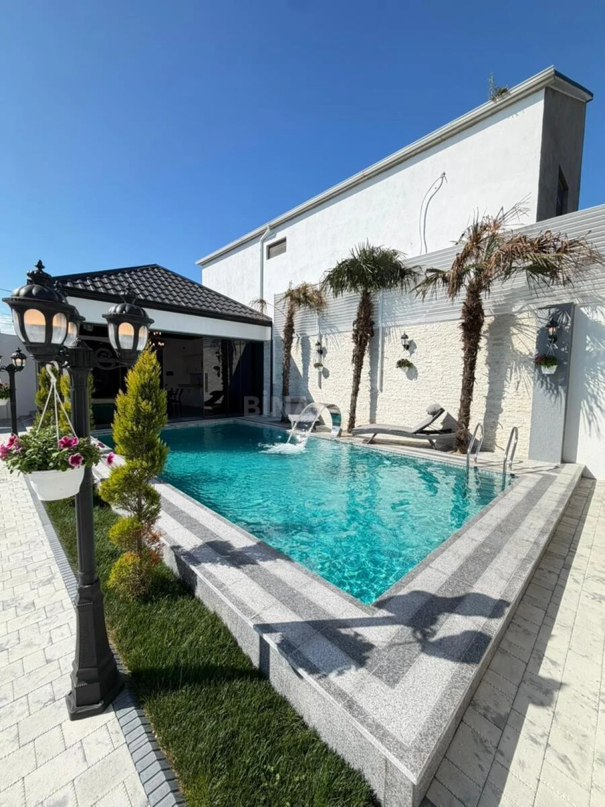 Satılır 5 otaqlı həyət evi 240 m²