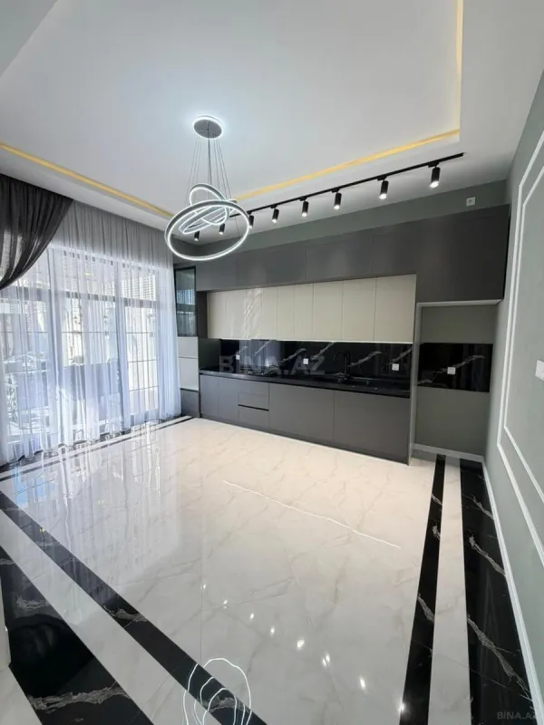 Satılır 5 otaqlı həyət evi 240 m²