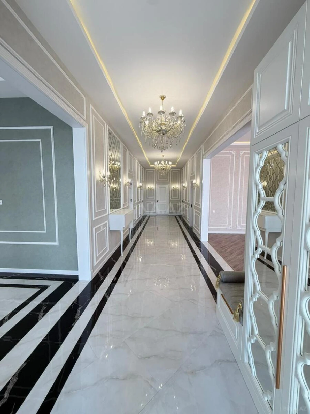 Satılır 5 otaqlı həyət evi 240 m²