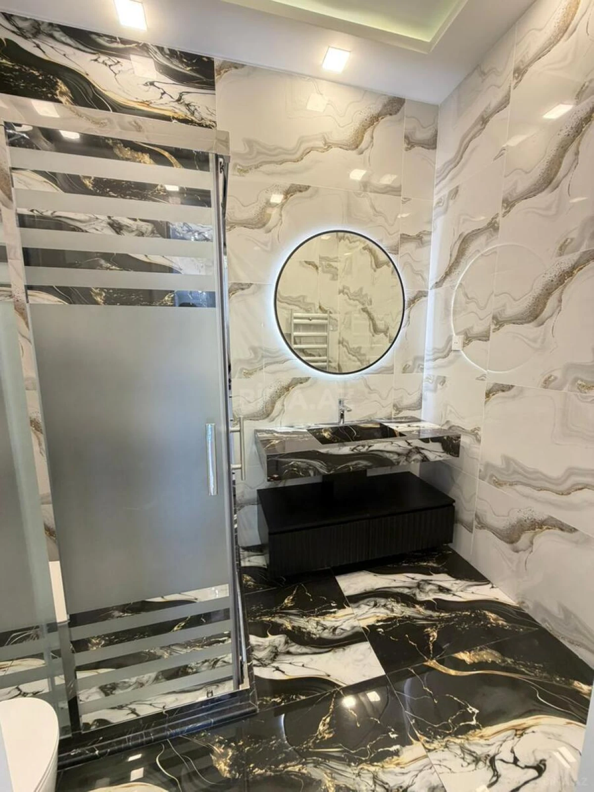 Satılır 5 otaqlı həyət evi 240 m²