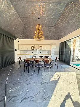 Satılır 5 otaqlı həyət evi 240 m²