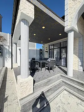 Satılır 5 otaqlı həyət evi 240 m²