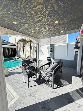 Satılır 5 otaqlı həyət evi 240 m²