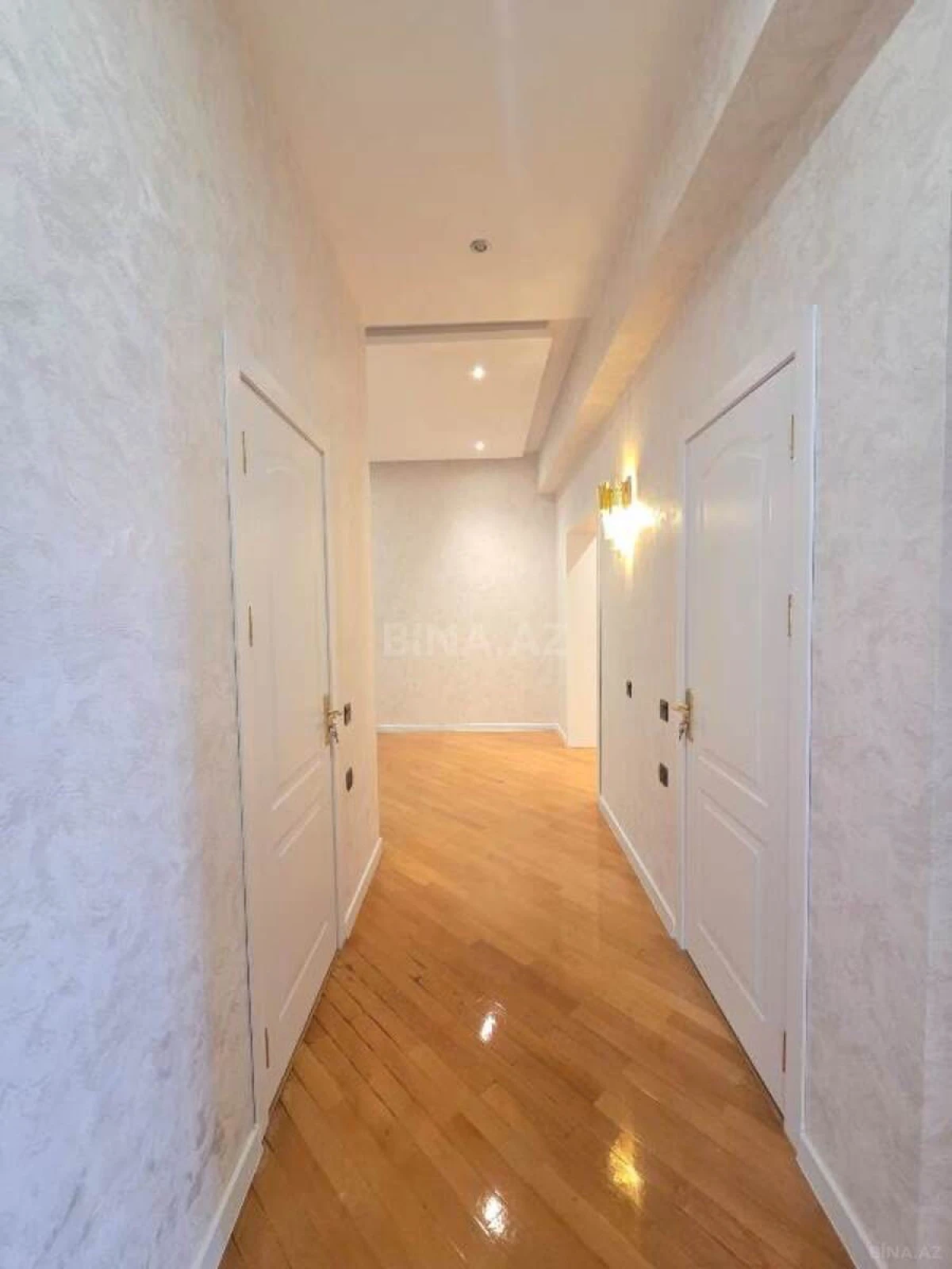 Satılır 3 otaqlı mənzil 134 m²