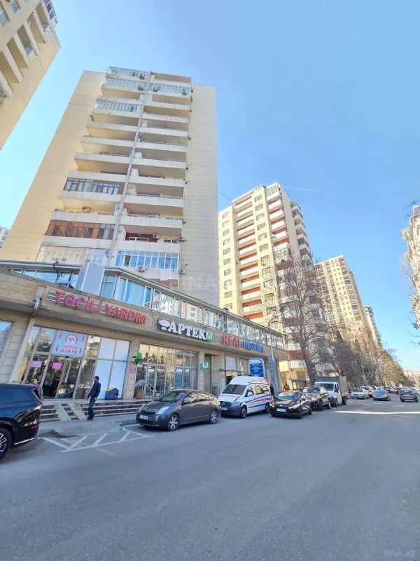 Satılır 3 otaqlı mənzil 134 m²