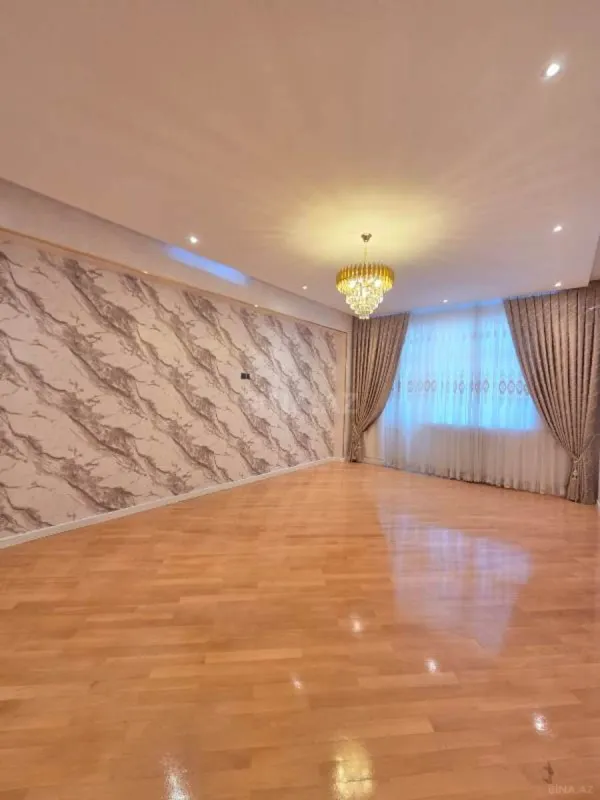 Satılır 3 otaqlı mənzil 134 m²