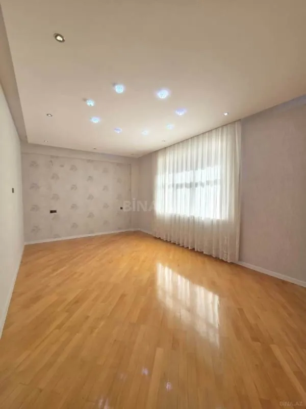 Satılır 3 otaqlı mənzil 134 m²