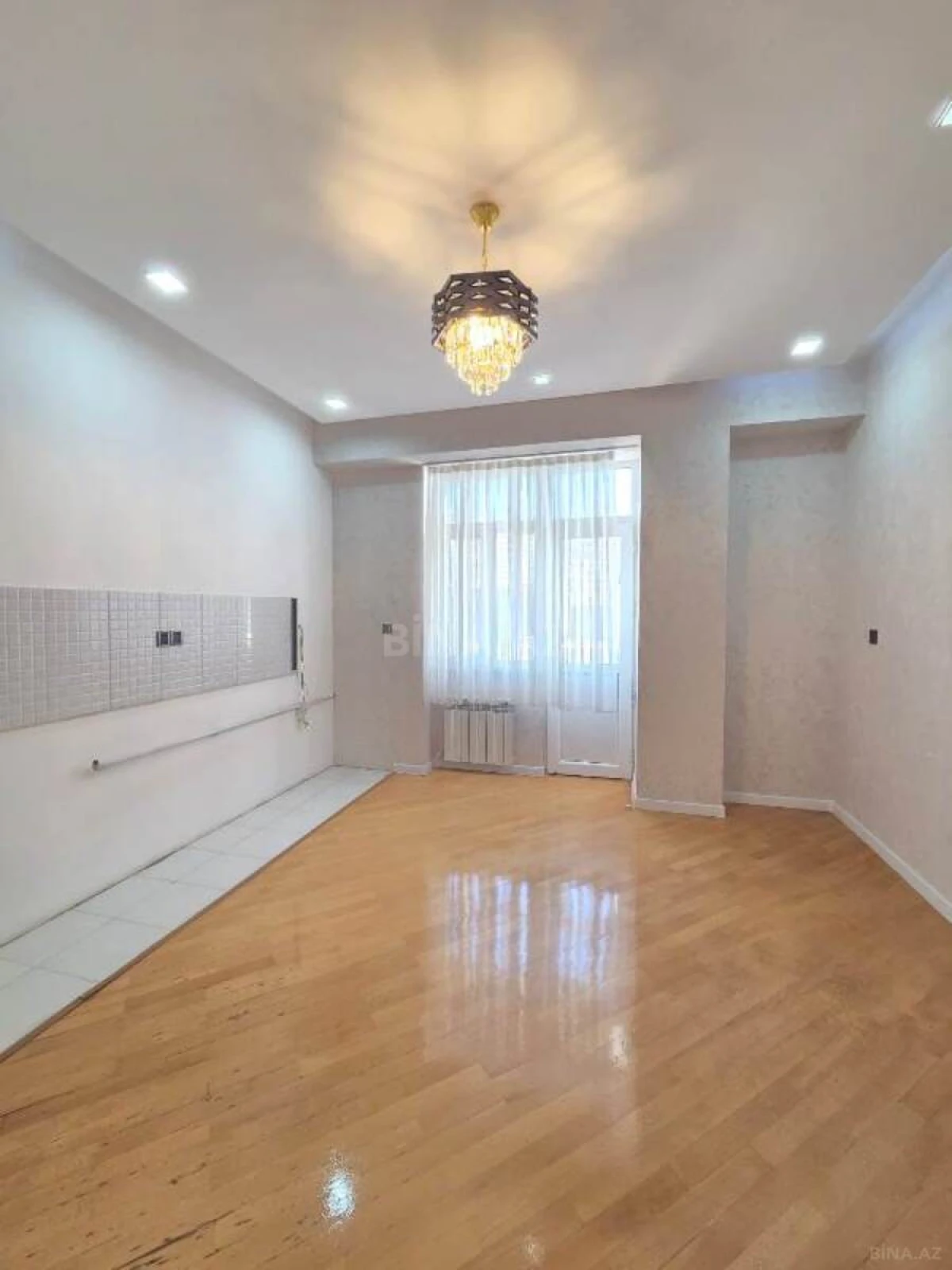 Satılır 3 otaqlı mənzil 134 m²