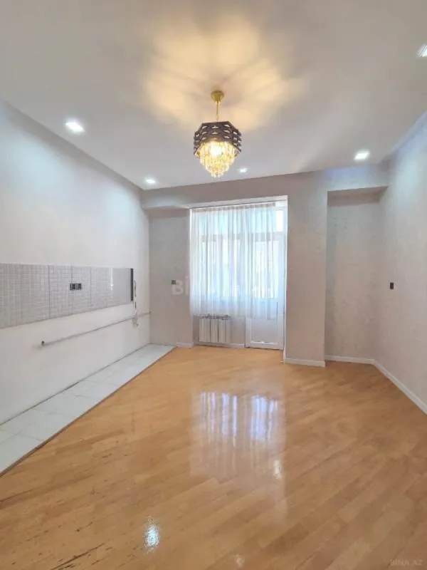 Satılır 3 otaqlı mənzil 134 m²