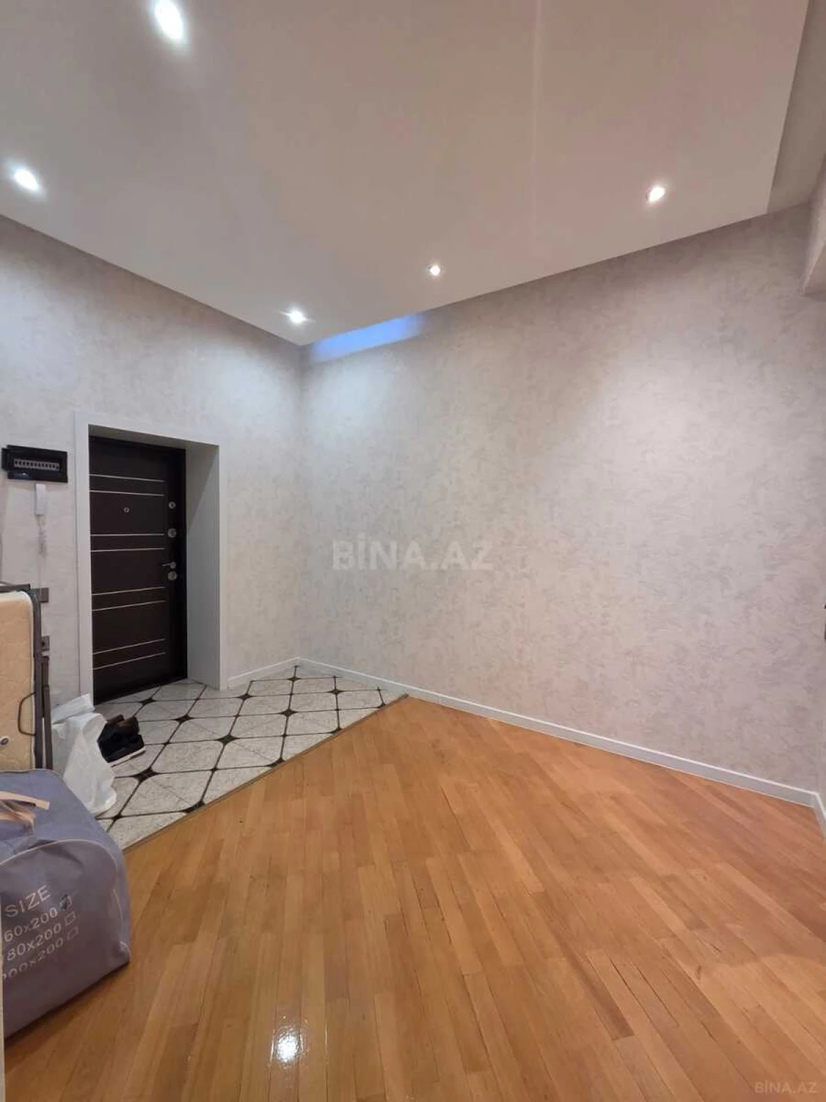 Satılır 3 otaqlı mənzil 134 m²