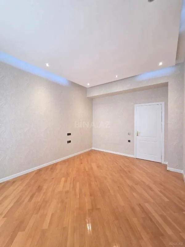 Satılır 3 otaqlı mənzil 134 m²