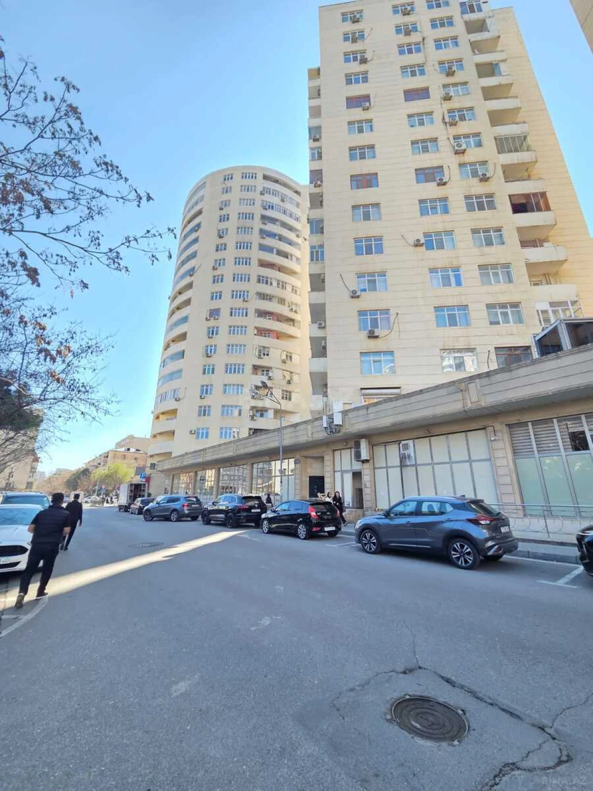 Satılır 3 otaqlı mənzil 134 m²