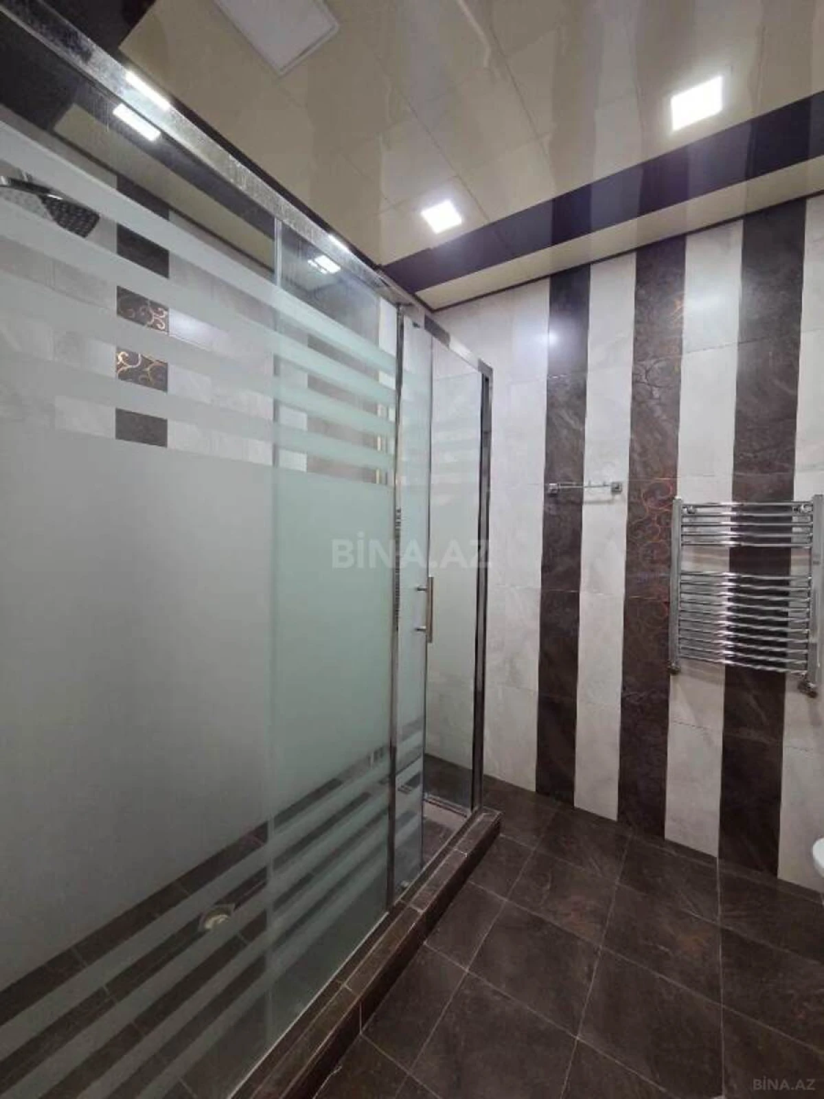 Satılır 3 otaqlı mənzil 134 m²