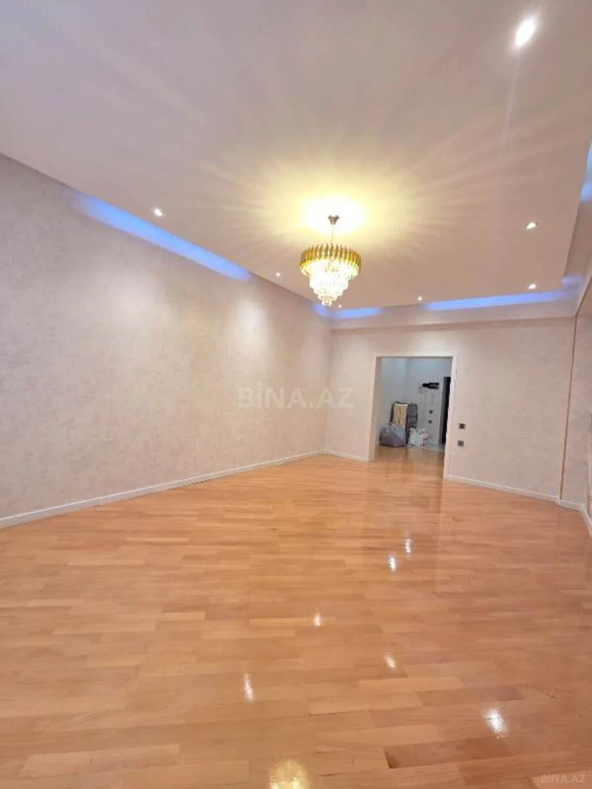 Satılır 3 otaqlı mənzil 134 m²